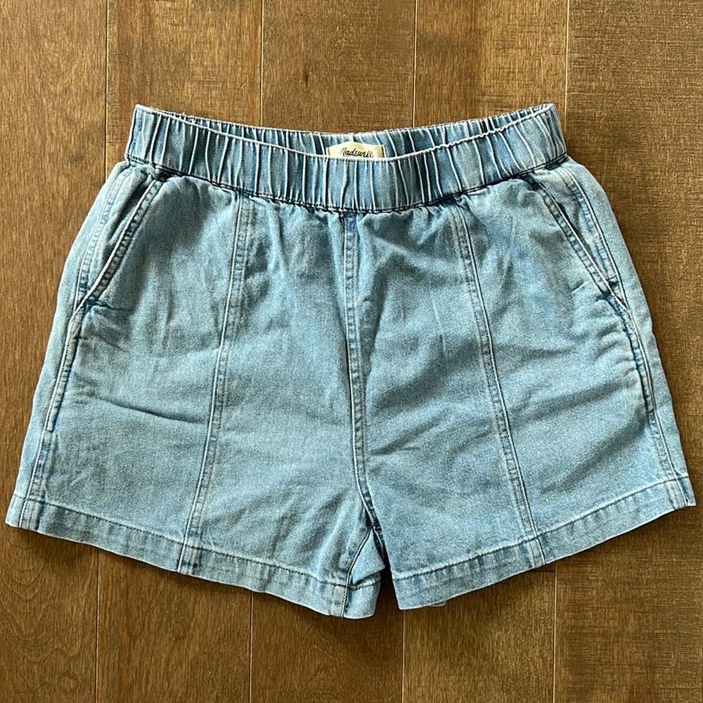 NWT Madewell “Easy Pull On Denim Shorts” in Rathmore Wash - Women’s Size Small